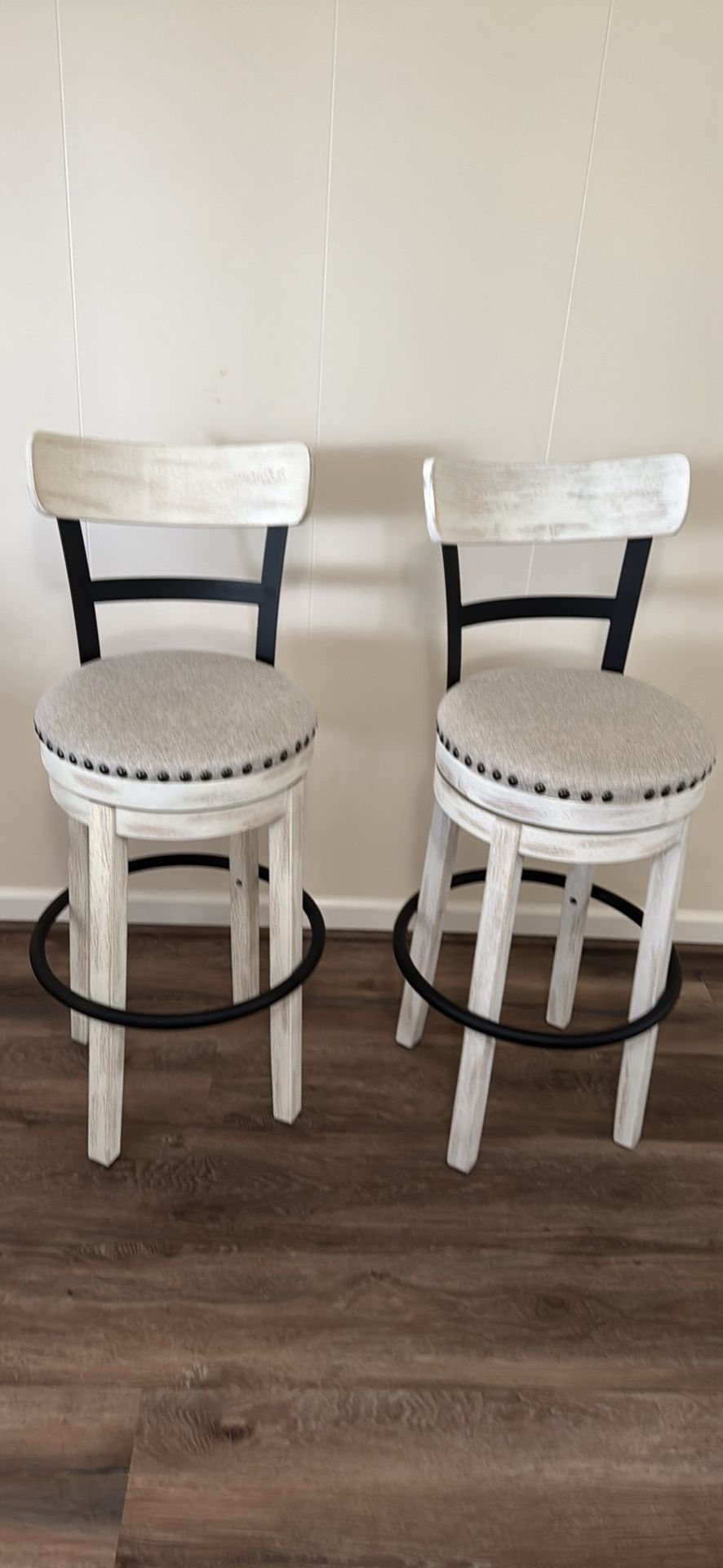 Valebeck Bar Height Swivel Stools