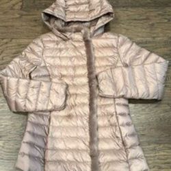 Cole Haan Signature Jacket Beige. Size L/G. Very good condition. It doesn't have holes or stains.