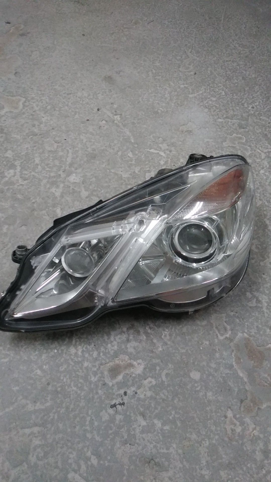 2010 - 2013 Mercedes Benz E Class LEFT XENON HEADLIGHT