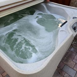 2025 Freeflow Spas Jacuzzi
