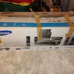 *LOWERED PRICE* Samsung Blu-ray 3D/DVD Home Entertainment System 
