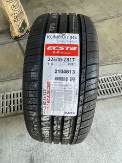 Kumho Ecsta Lx Platinum Tire 225/45R17