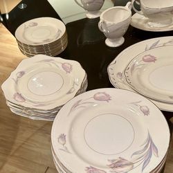 Homer Laughlin Eggshell Georgian Tulip pattern China Dinnerware Set. 65 Total Pieces. Huge Vintage Set for Sale in Morton Grove IL OfferUp