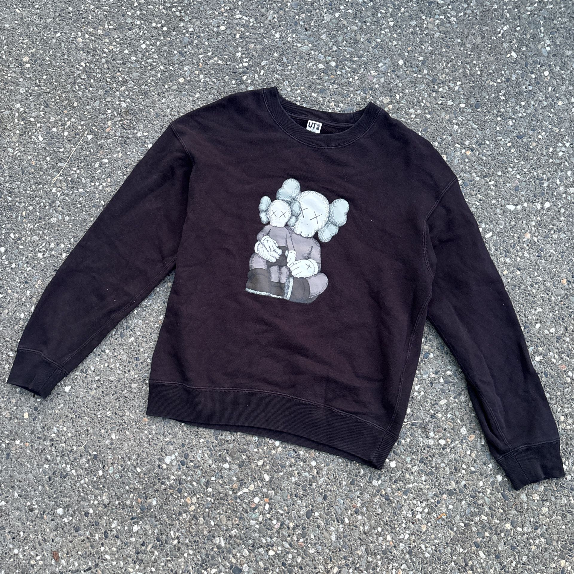 size small men’s kaws black crew neck