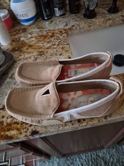 Women's shoes