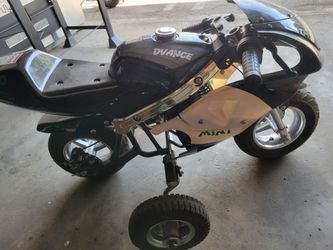 Vendo esta moto es de gasolina en perfectas condiciones