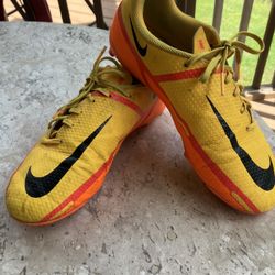 Soccer Cleats - 6Y