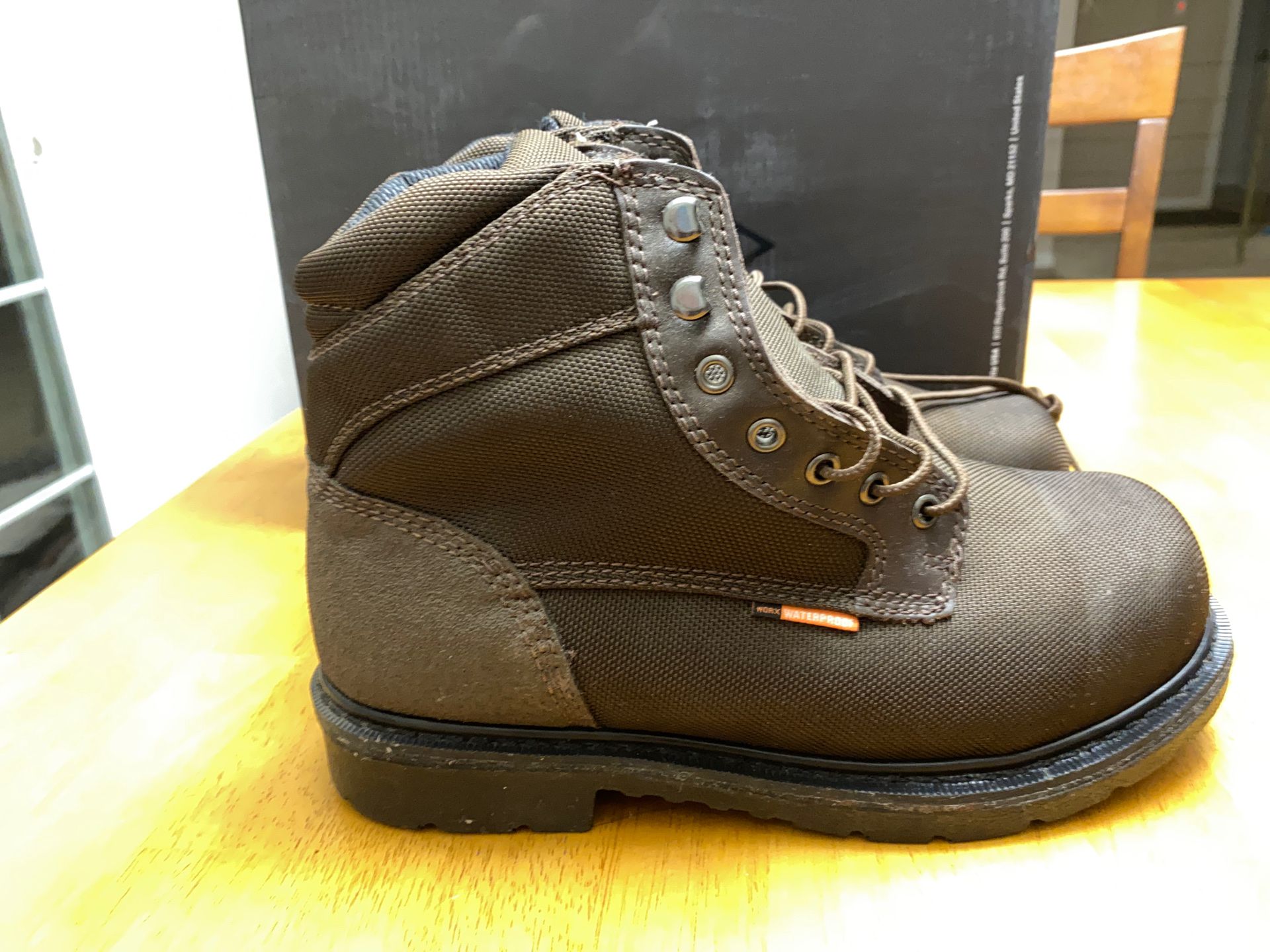 Steel Toe Worx waterproof Work Boots - size 9M New w/tags