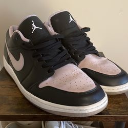 Jordan 1s Low Black Iced Lilac