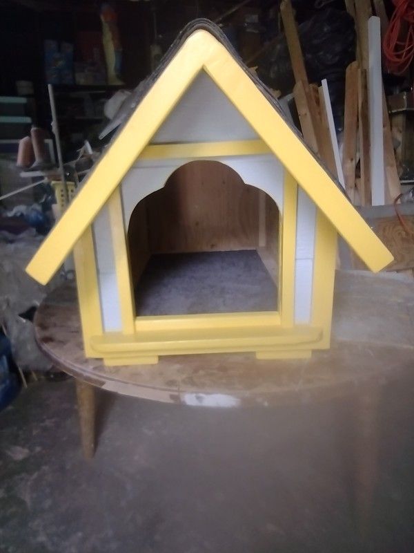 New Dog House Small For Poodle Or Chihuahua $50 Firm House Located In Colton