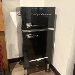 Retro Mini Fridge 