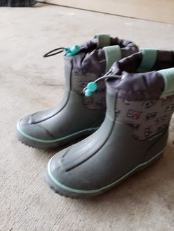 Size 9 snow/rain boots