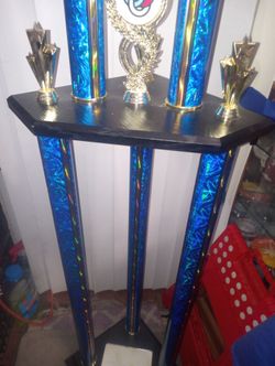 TROPHY TROPHIES FOR ALL sports events 2feet tall are only 40 each betta hurrry !