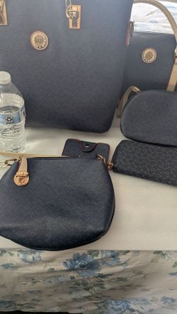 Six piece faux leather handbag set 👜