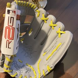 Rawlings Baseball Glove