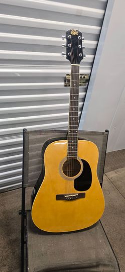 GUITARRA ACOUSTICA TAMAÑO GRANDE MARCA ROGUE $69