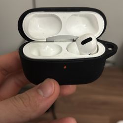 Airpods Pro With One Earbud