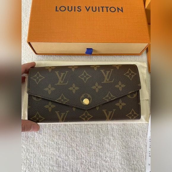 Louis Vuitton Sarah Wallet Fuchsia