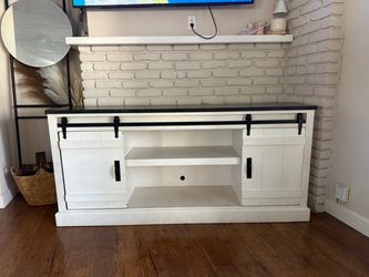 Farmhouse TV Stand / Entertainment