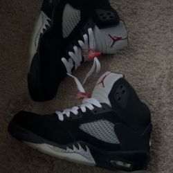 ‼️✅Pre Own Metallic 5s With Box Size 8 Fits 7 ✅‼️