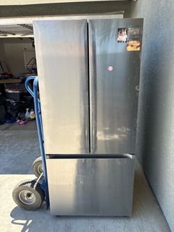 Samsung refrigerator needs motherboard replacement