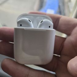 Apple Airpods Generation 2 LIKE NEW WORK PERFECT!!!
