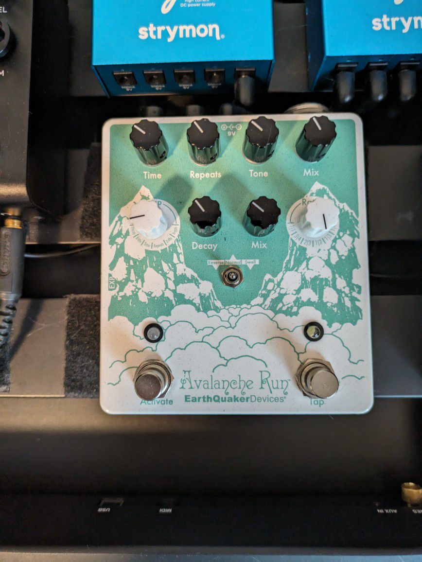Earthquaker Devices reverb and delay guitar pedal