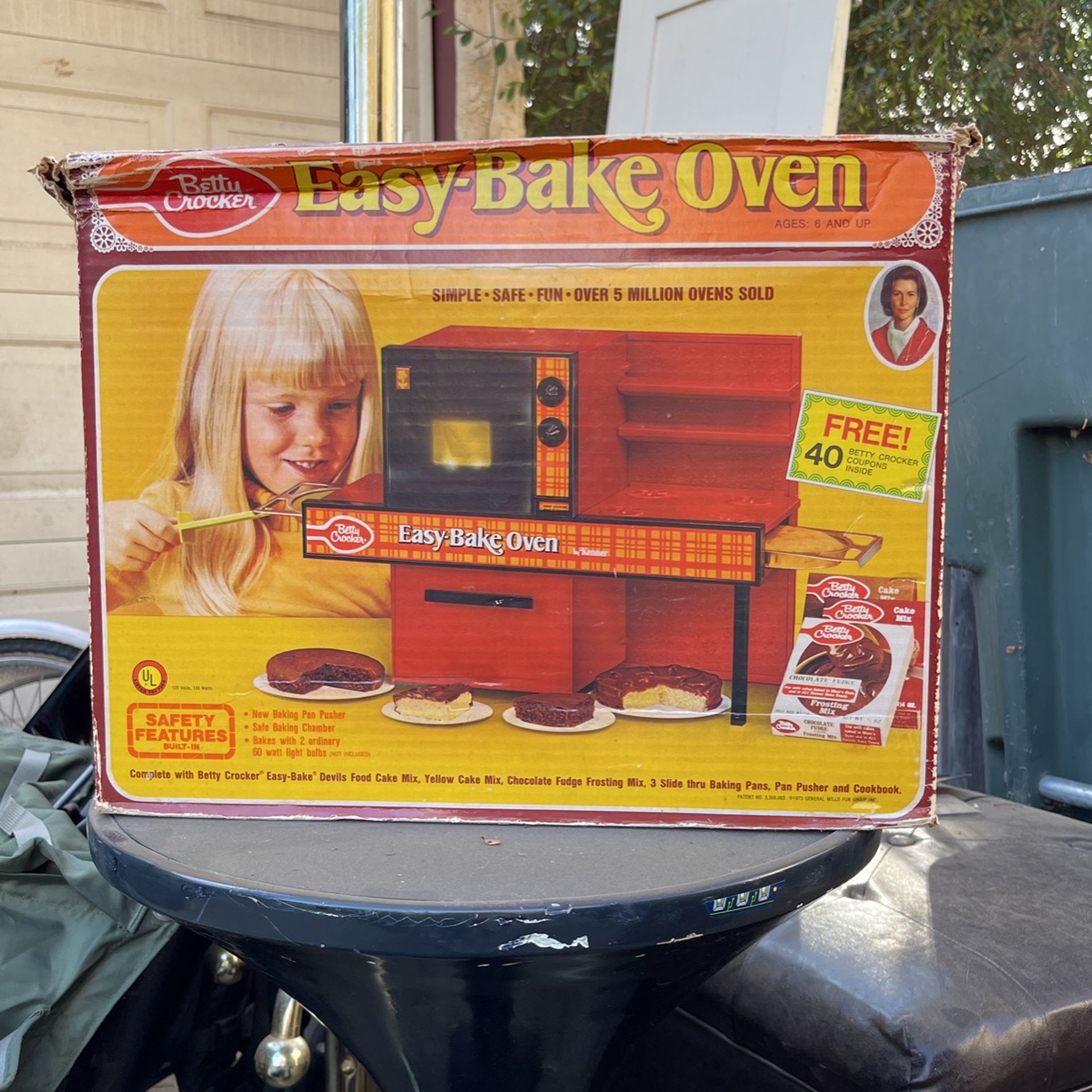 Vintage 1970s Easy Bake Oven W/ Box
