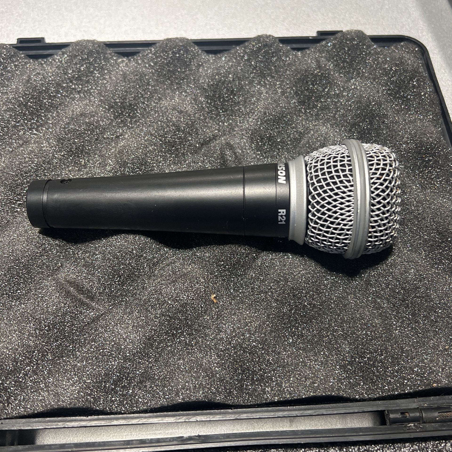 Samson R21 With Mic Chord And Case