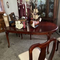 Dinning Room Table With Chairs 