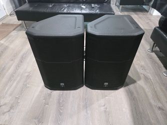 2  powered jbl prx 615m  speakers  with power Cords