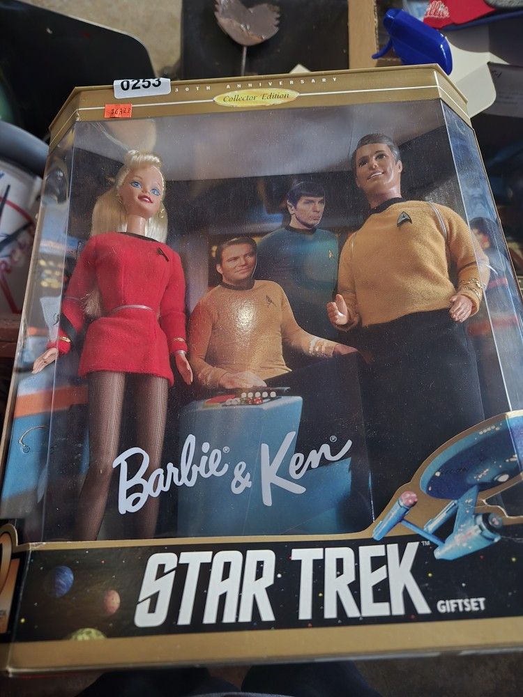 30th Anniversary Star Trek Barbie And Ken Set