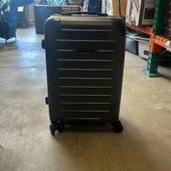 Carry-On Luggage (Airline Cabin Size) Solgaard
