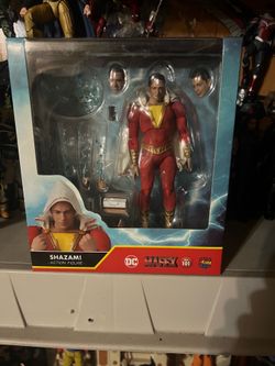 Medicom Toy MAFEX - DC - Shazam! - Shazam Figure