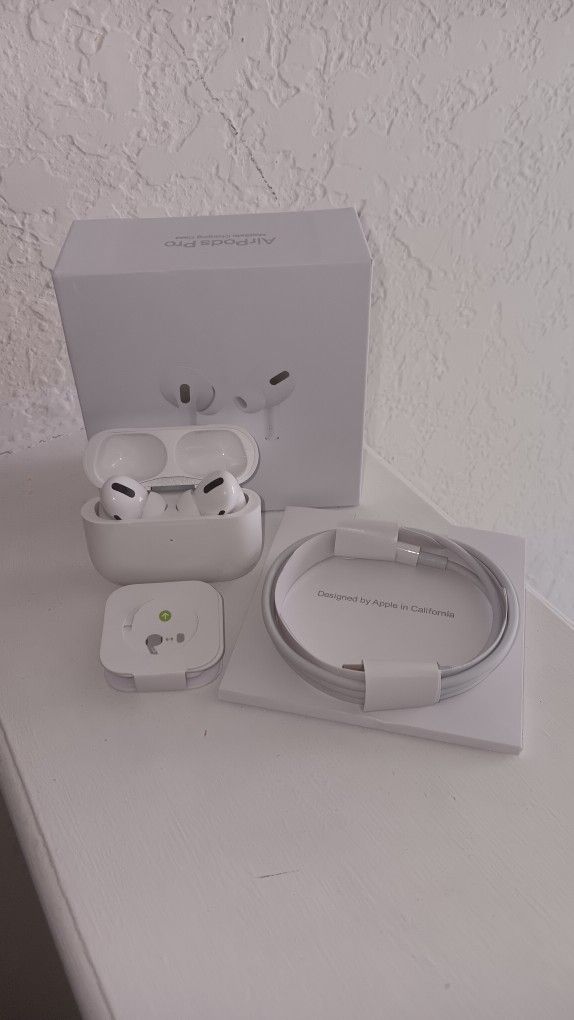 AirPods Pro (2nd generation) with MagSafe Charging Case (USB‑C)
