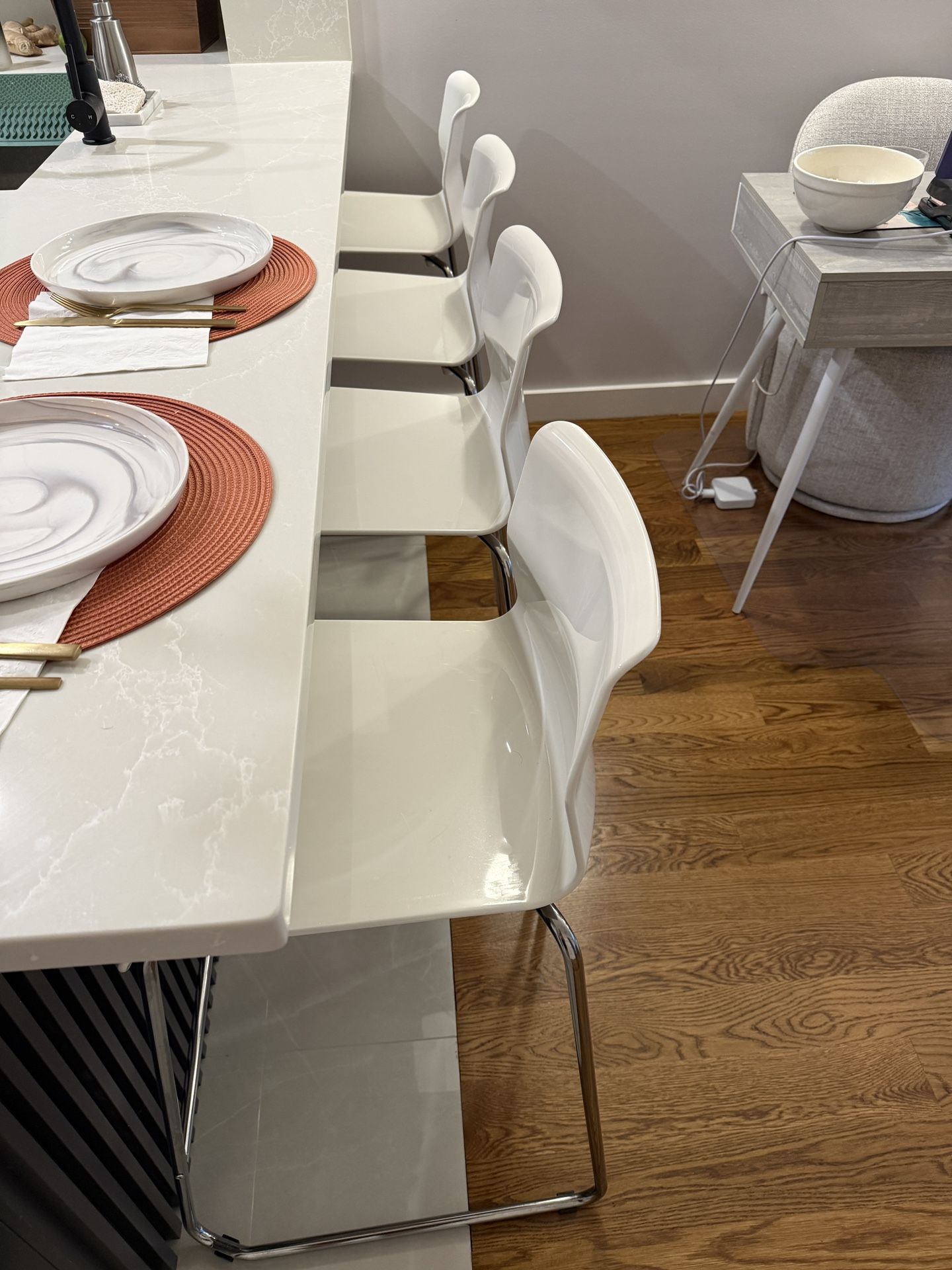 4 Bar Stools 