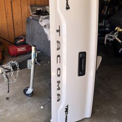 2018. Toyota. Tacoma. Tail.  Gate.   Parts