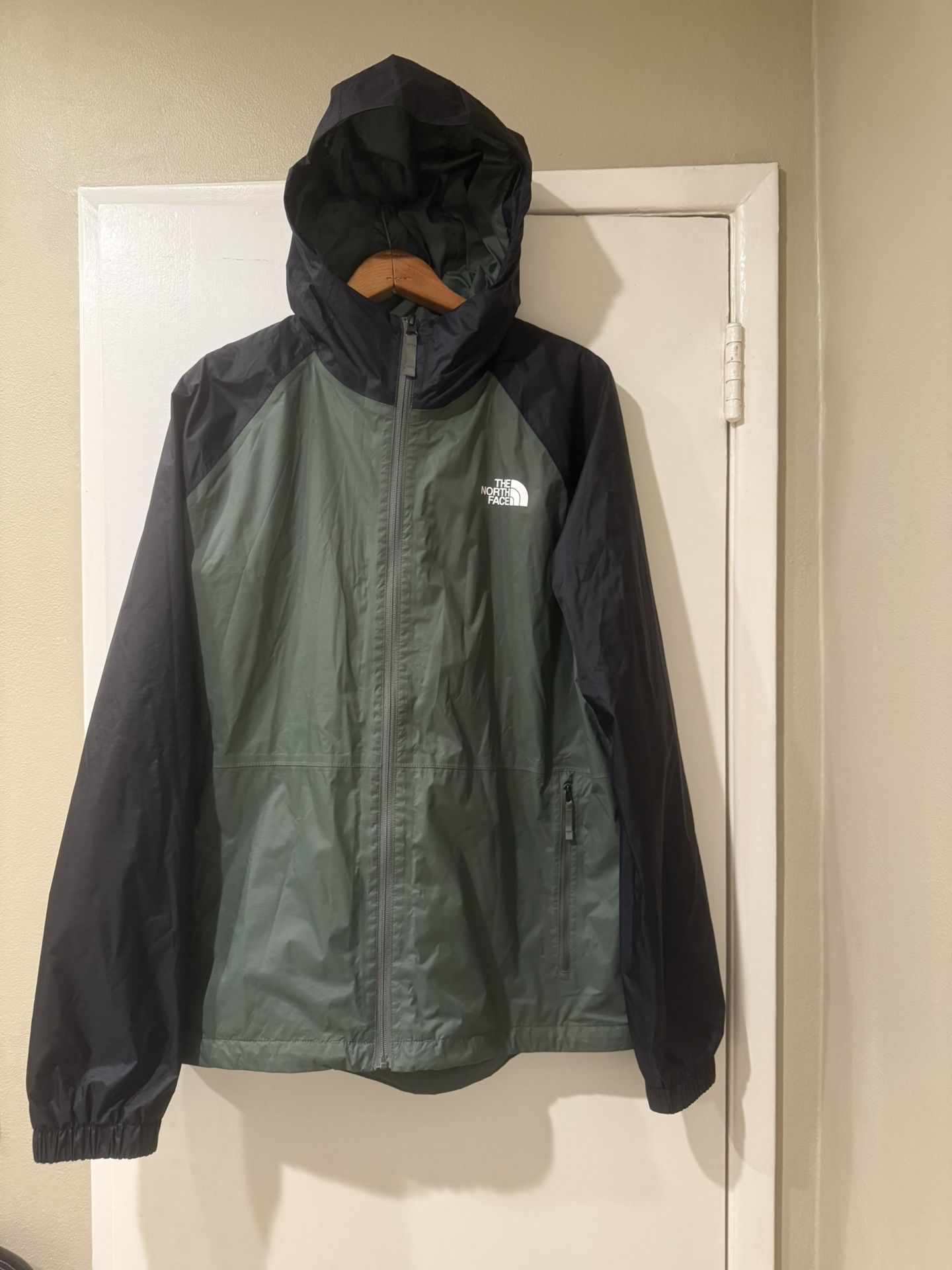 40% ⬇️ MSRP - The North Face Stratos Jacket, Black & Olive Green, Men’s Large