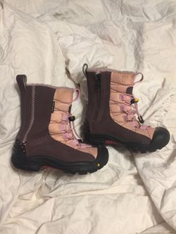 Keen girls snow and all weather boots sz 9 cute