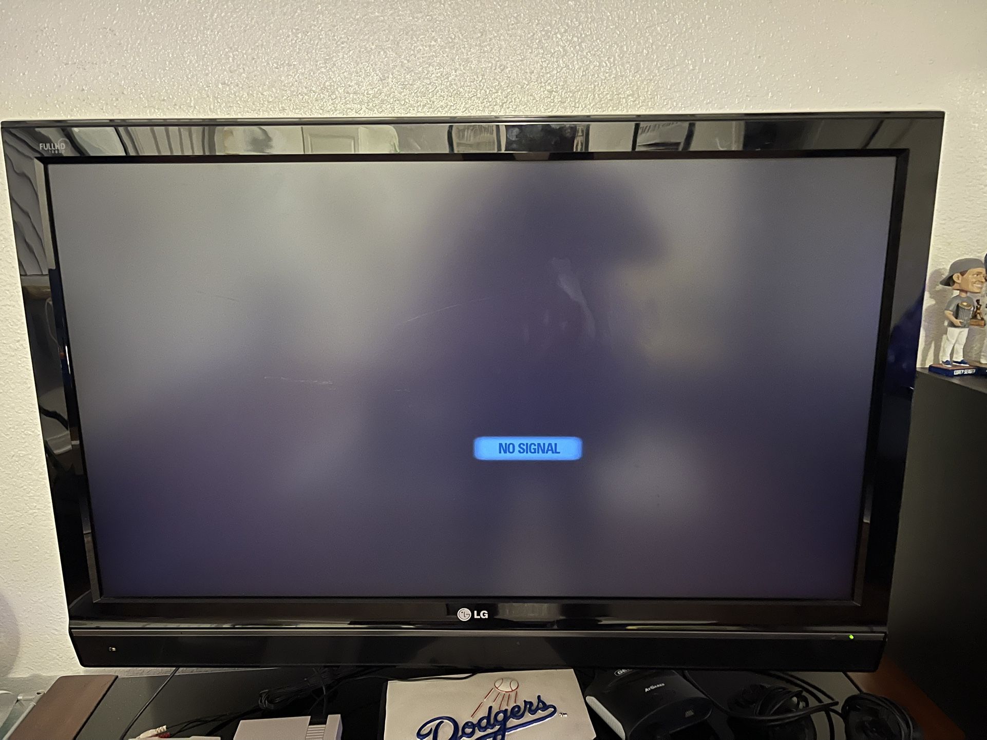 LG 42-inch Full HD 1080p LCD HDTV