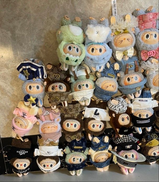 Pop Mart plush toy blind box! Labubu keychain