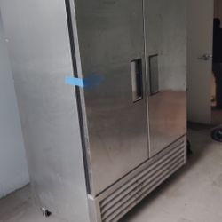 True two-door commercial reach-in refrigerator