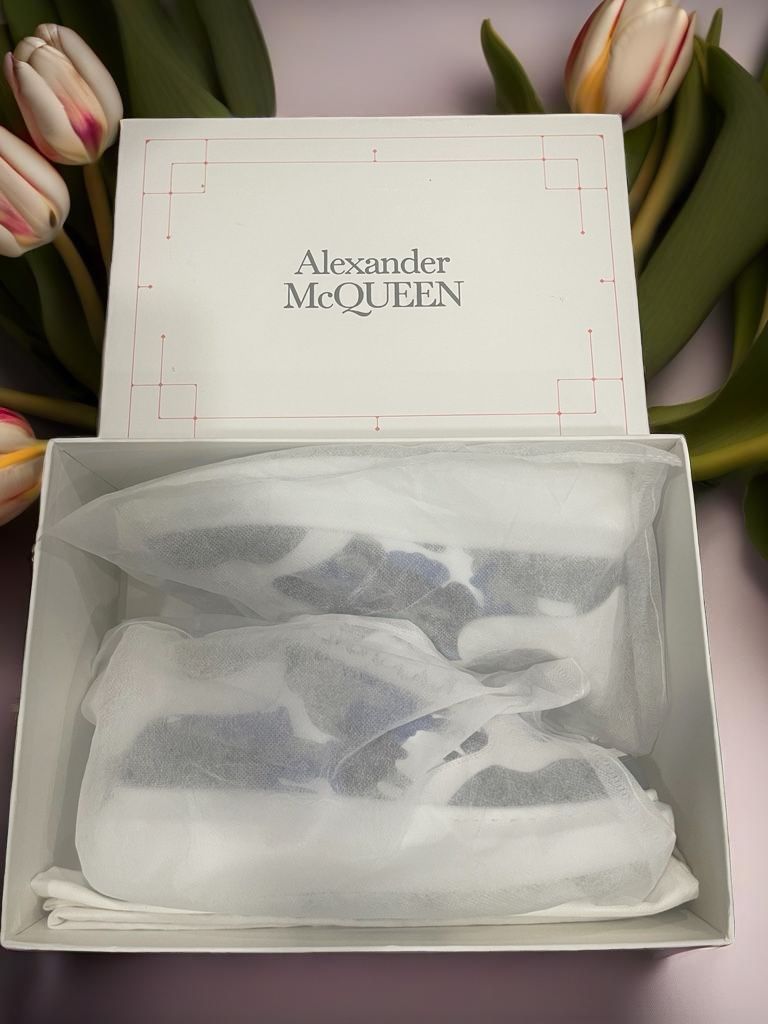 New Alexander McQEEN With Box