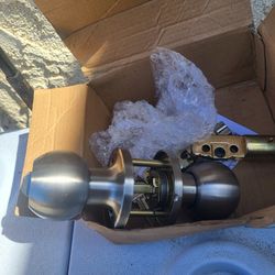 Outside door knob+deadbolt