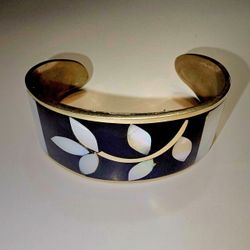 Vtg Mexican Alpaca Silver Cuff Bracelet M. of Pearl Floral Inlay. 