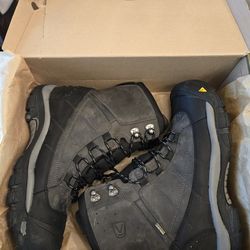 New Men's size 13 Keen Winter Hiking Boots