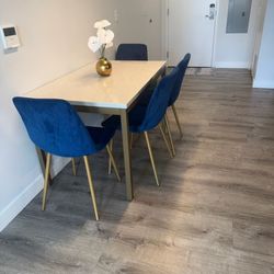 Kitchen Table & Chairs
