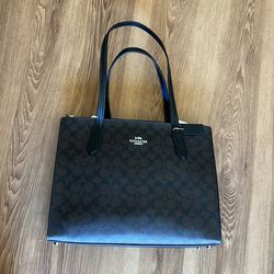 Coach Signature Canvas Tote