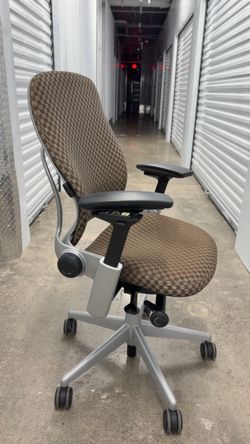 Steelcase Leap V2 -Fully Loaded- Office Chair