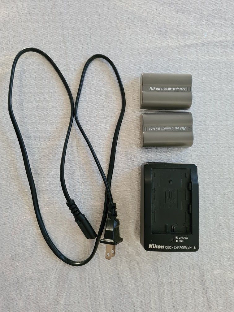 Nikon D700/D200 Batteries & Charger